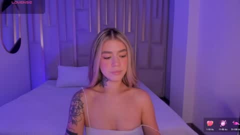 Snapshot of violetthansson chatting on April 25, 2026, 10:51 am Violett online show from April 25, 2026, 10:51 am