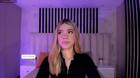 Snapshot of violetthansson chatting on May 12, 2026, 10:01 am Violett online show from May 12, 2026, 10:01 am