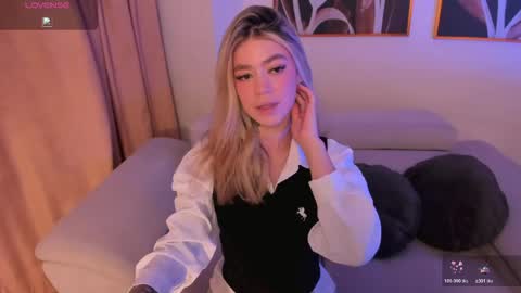Snapshot of violetthansson chatting on May 30, 2026, 10:01 am Violett online show from May 30, 2026, 10:01 am
