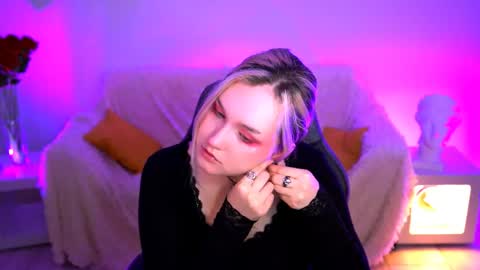 Violett online show from June 1, 2026, 8:16 am