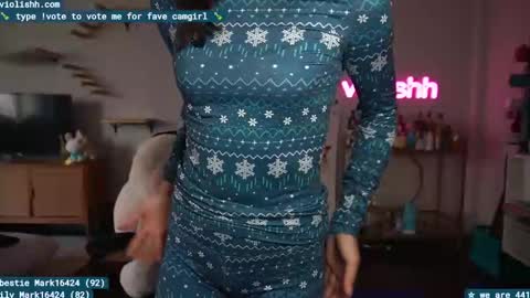 Snapshot of violishh chatting on January 19, 2025, 6:43 pm follow me on twitter violishh and ig violishh  online show from January 19, 2025, 6:43 pm