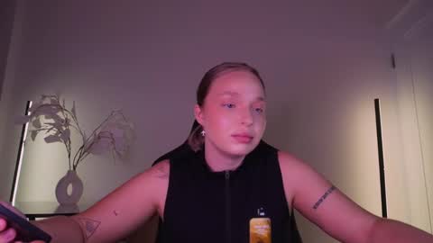 Snapshot of viollasinzz chatting on September 19, 2025, 11:22 am Violla online show from September 19, 2025, 11:22 am
