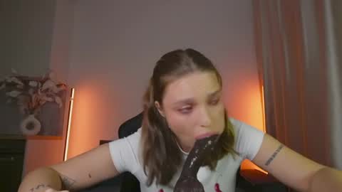 Violla online show from June 5, 2026, 6:42 am