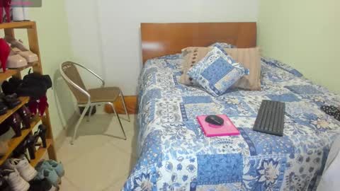 violleeet_ online show from March 23, 2026, 2:26 am