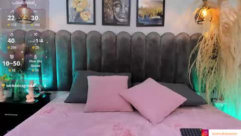 Snapshot of viollet_xoxo chatting on October 2, 2025, 10:39 pm VIOLLET online show from October 2, 2025, 10:39 pm