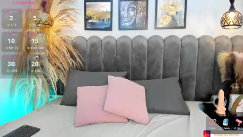 Snapshot of viollet_xoxo chatting on October 10, 2025, 9:14 pm VIOLLET online show from October 10, 2025, 9:14 pm