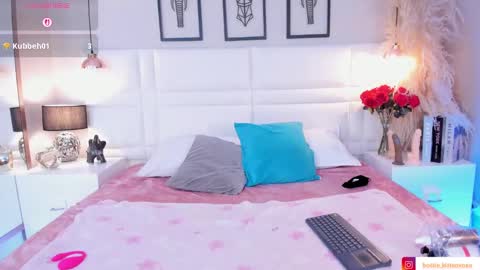 Snapshot of viollet_xoxo chatting on November 7, 2025, 8:31 pm VIOLLET online show from November 7, 2025, 8:31 pm