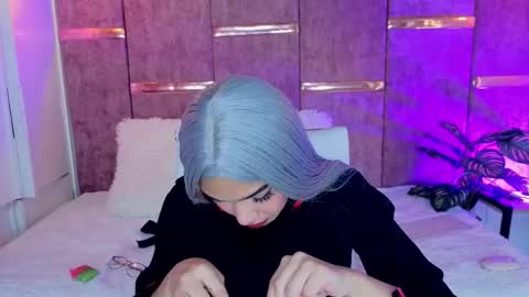 viollettebylyly online show from October 8, 2025, 12:14 pm