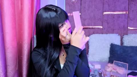 viollettebylyly online show from November 13, 2025, 12:04 pm