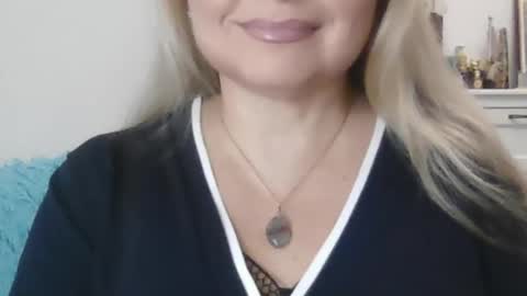 Snapshot of vionerra chatting on November 18, 2025, 4:11 pm Vionerra online show from November 18, 2025, 4:11 pm