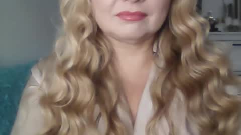 Snapshot of vionerra chatting on November 21, 2025, 10:19 pm Vionerra online show from November 21, 2025, 10:19 pm