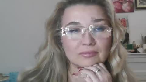 Snapshot of vionerra chatting on November 22, 2025, 3:33 pm Vionerra online show from November 22, 2025, 3:33 pm