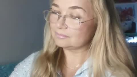 Snapshot of vionerra chatting on November 28, 2025, 4:20 pm Vionerra online show from November 28, 2025, 4:20 pm