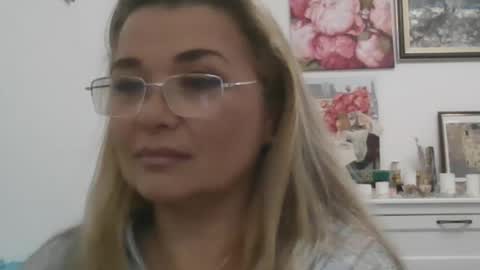 Snapshot of vionerra chatting on November 29, 2025, 2:42 pm Vionerra online show from November 29, 2025, 2:42 pm