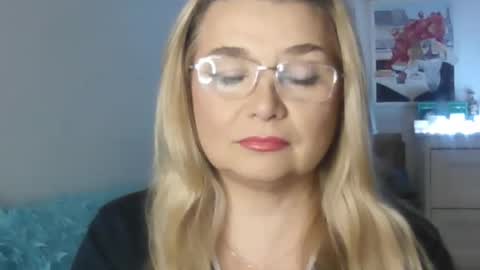 Snapshot of vionerra chatting on December 1, 2025, 8:58 pm Vionerra online show from December 1, 2025, 8:58 pm