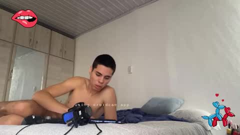 Snapshot of vipx2 chatting on November 6, 2025, 4:30 pm vipx2 online show from November 6, 2025, 4:30 pm