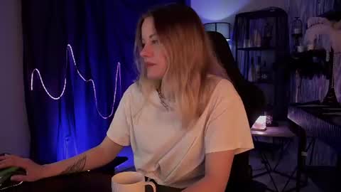 Snapshot of vireliamoonfall chatting on June 25, 2026, 9:14 am Virelia online show from June 25, 2026, 9:14 am