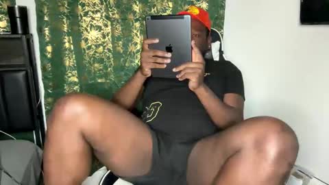 Snapshot of virgoincredible25 chatting on November 18, 2025, 3:12 am Elle Hood online show from November 18, 2025, 3:12 am