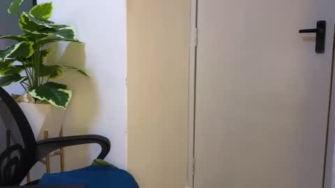 Ashley online show from February 9, 2025, 9:05 am