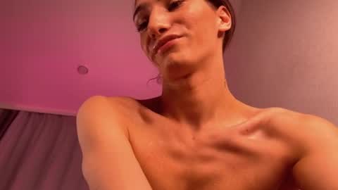 Snapshot of vitahoinss chatting on July 4, 2026, 9:43 pm vitahoinss online show from July 4, 2026, 9:43 pm