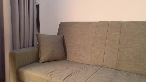 Mila online show from April 4, 2026, 10:13 am