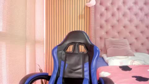 Snapshot of vivi_cooper chatting on July 20, 2026, 10:12 pm vivi cooper online show from July 20, 2026, 10:12 pm