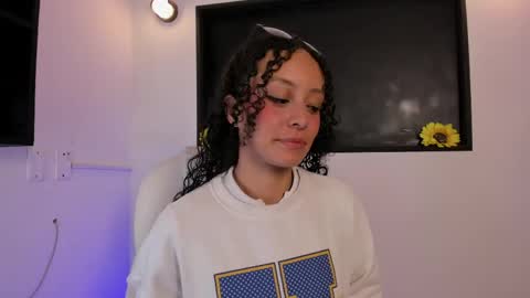 Vivi online show from April 16, 2026, 3:29 am