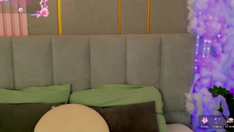 Snapshot of vivi_west chatting on July 4, 2026, 6:14 pm vivi_west online show from July 4, 2026, 6:14 pm