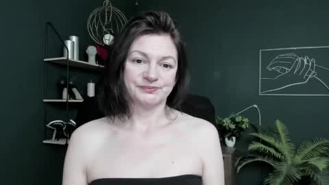 Snapshot of vivian_dream chatting on May 14, 2026, 11:39 am Vivian online show from May 14, 2026, 11:39 am