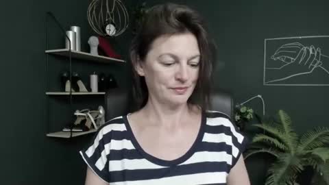 Snapshot of vivian_dream chatting on July 16, 2026, 8:42 am Vivian online show from July 16, 2026, 8:42 am