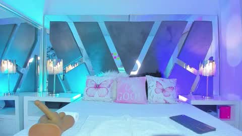 Vivian Monroe online show from February 13, 2026, 10:11 am