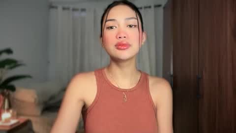 Snapshot of vivian_roberts chatting on June 4, 2026, 10:05 pm Vivian online show from June 4, 2026, 10:05 pm