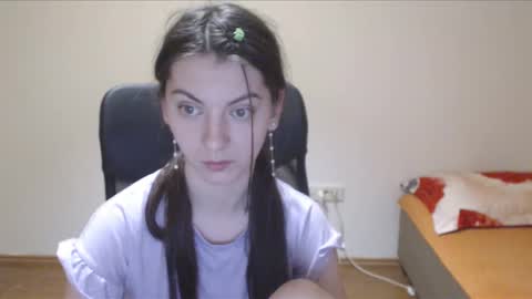 Snapshot of vivianngray chatting on December 6, 2024, 2:13 am Vivian Gray online show from December 6, 2024, 2:13 am