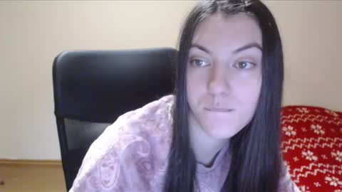 Snapshot of vivianngray chatting on December 19, 2024, 5:08 pm Vivian Gray online show from December 19, 2024, 5:08 pm