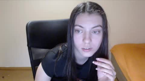 Snapshot of vivianngray chatting on December 21, 2024, 5:29 pm Vivian Gray online show from December 21, 2024, 5:29 pm