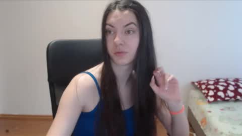 Snapshot of vivianngray chatting on January 1, 2025, 11:05 am Vivian Gray online show from January 1, 2025, 11:05 am