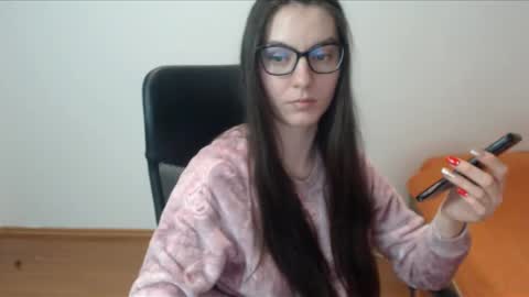 Snapshot of vivianngray chatting on February 18, 2025, 7:09 pm Vivian Gray online show from February 18, 2025, 7:09 pm