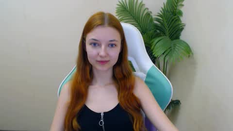 Vivien online show from March 4, 2025, 9:54 pm