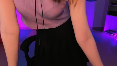 Snapshot of vivienleeigh chatting on December 3, 2024, 4:17 pm Vivien online show from December 3, 2024, 4:17 pm