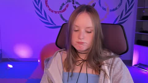 Snapshot of vivienleeigh chatting on December 9, 2024, 7:07 pm Vivien online show from December 9, 2024, 7:07 pm