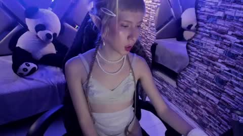 Snapshot of vivienne_hadid chatting on July 17, 2026, 10:14 pm vivienne hadid online show from July 17, 2026, 10:14 pm