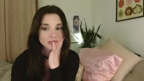 Lillian Rose online show from April 17, 2026, 3:42 am