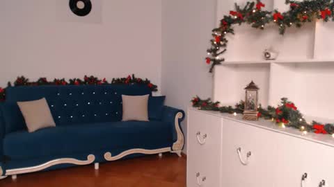 Snapshot of vivienneclement chatting on December 8, 2024, 5:22 pm Vivienne online show from December 8, 2024, 5:22 pm