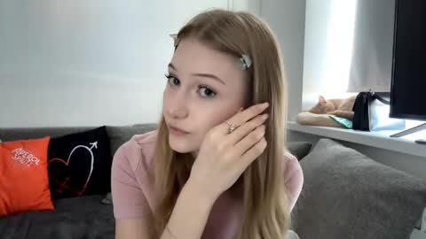 Snapshot of viviennewanko chatting on April 28, 2026, 1:27 pm Kristy online show from April 28, 2026, 1:27 pm