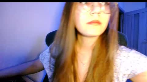 vivivivikkie online show from April 30, 2026, 10:14 pm