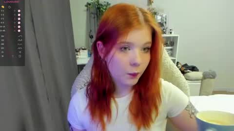 Snapshot of vivy_ chatting on June 19, 2026, 8:23 pm chatur babes online show from June 19, 2026, 8:23 pm