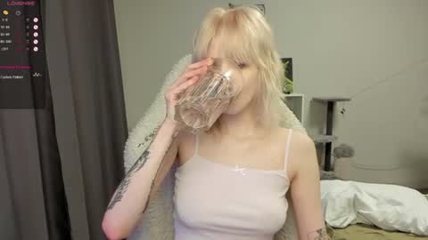 Snapshot of vivy_ chatting on July 16, 2026, 8:37 pm chatur babes online show from July 16, 2026, 8:37 pm
