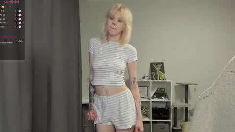Snapshot of vivy_ chatting on July 19, 2026, 8:23 pm chatur babes online show from July 19, 2026, 8:23 pm