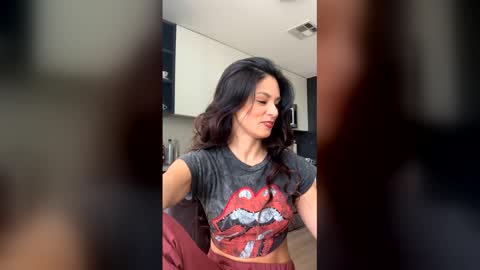 Snapshot of vixenblade chatting on January 10, 2026, 10:14 pm vixenblade online show from January 10, 2026, 10:14 pm