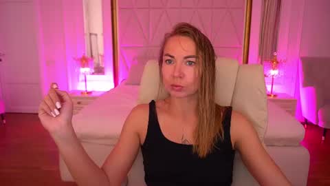 Snapshot of vixenmuse chatting on July 2, 2026, 8:37 pm Ur Lady online show from July 2, 2026, 8:37 pm